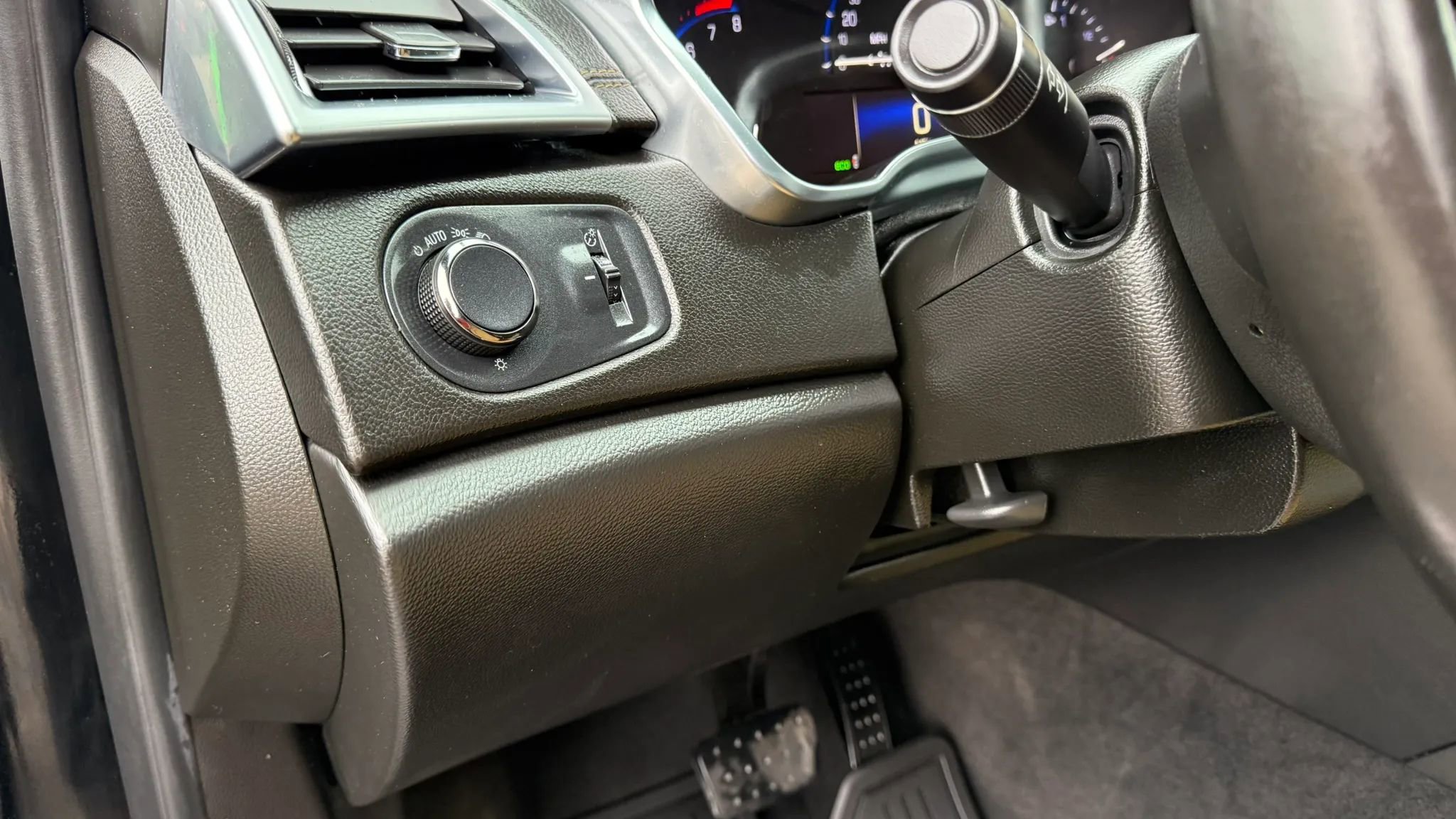 Used 2015 Cadillac SRX Luxury w/ Driver Awareness Package image 18