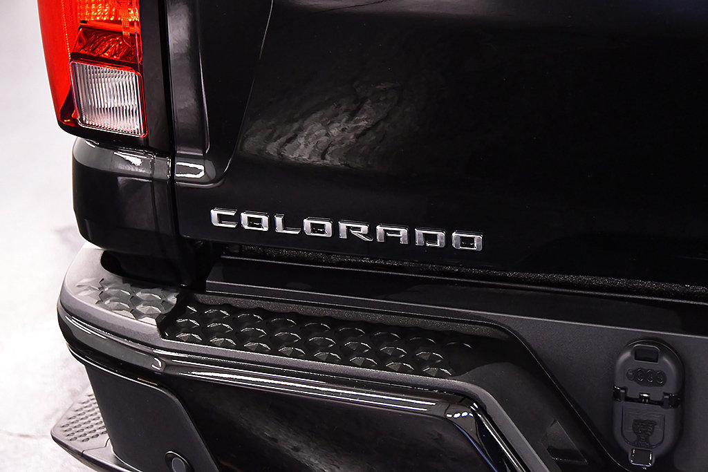 Used 2024 Chevrolet Colorado Trail Boss w/ Technology Package AWD/4WD image 13