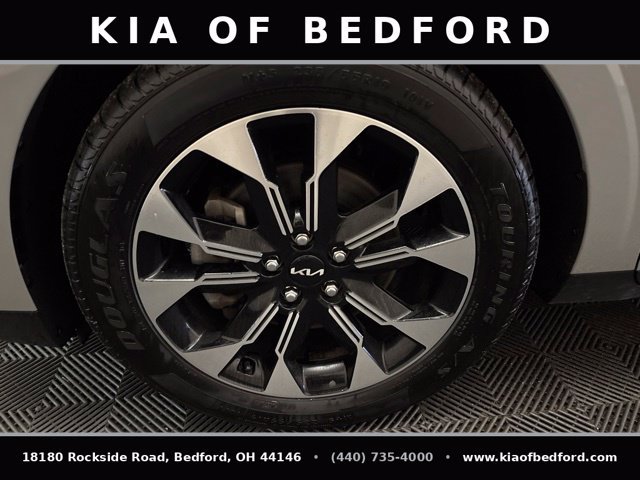 Certified 2024 Kia Carnival EX FWD image 29