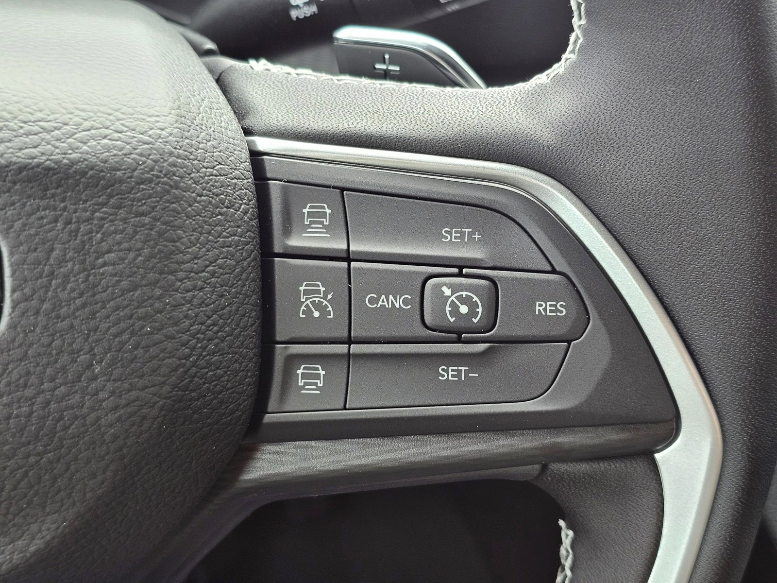 New 2025 Jeep Grand Cherokee L Altitude image 16