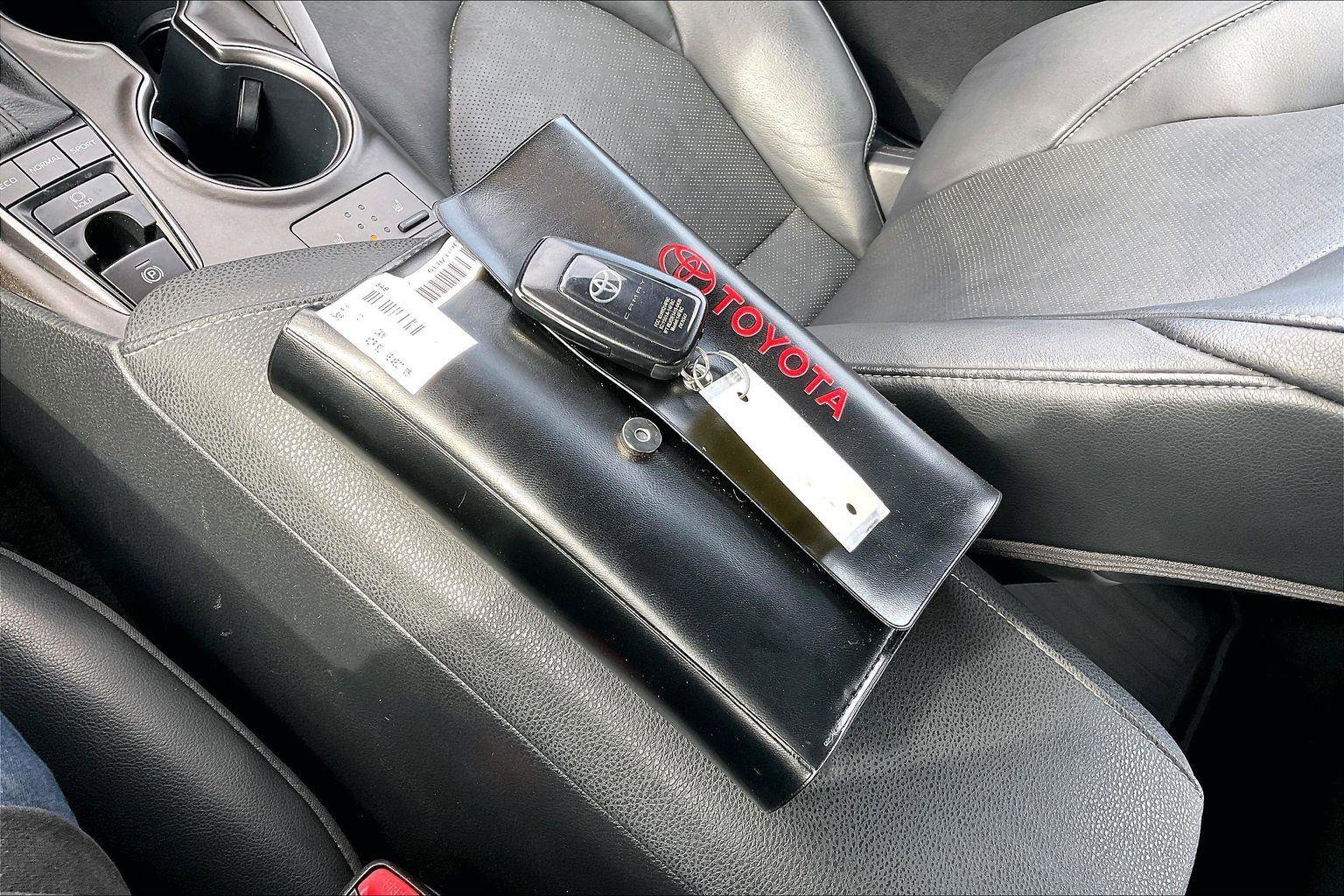 Used 2022 Toyota Camry XSE image 12