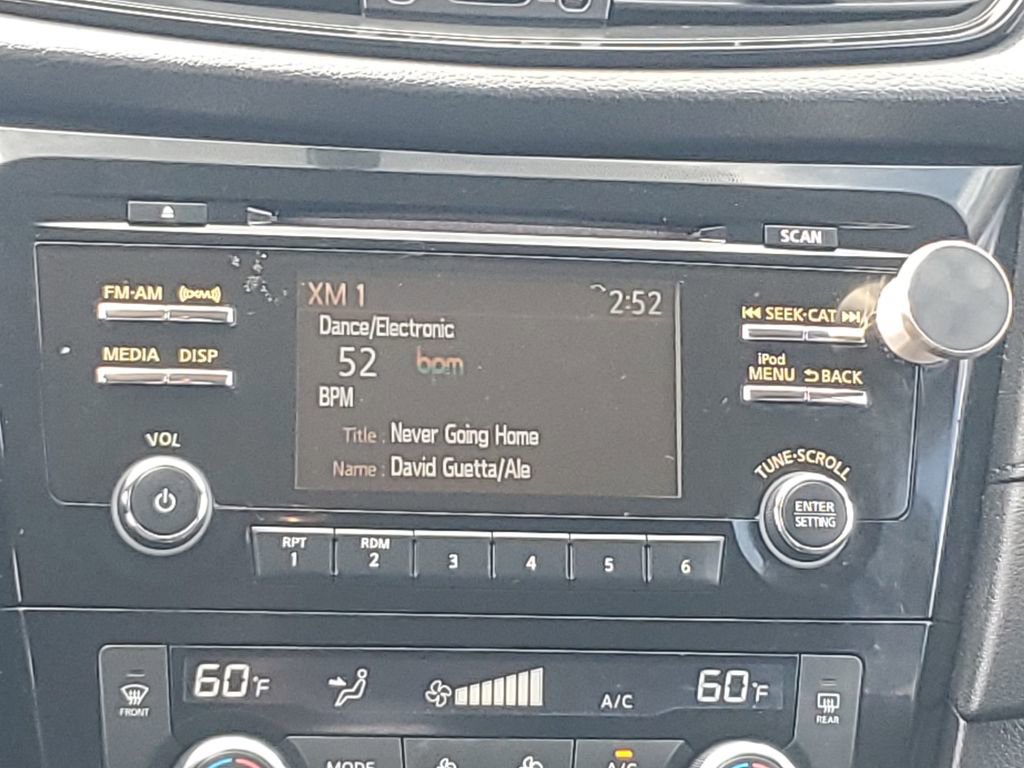 Used 2017 Nissan Rogue SV image 22