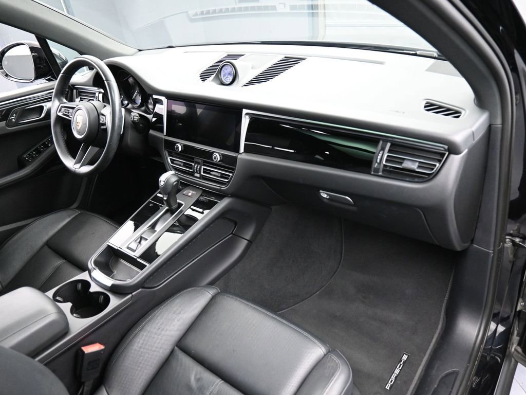 Certified 2023 Porsche Macan Turbo image 30