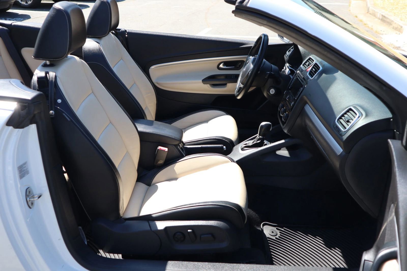 Used 2015 Volkswagen Eos Executive FWD image 14