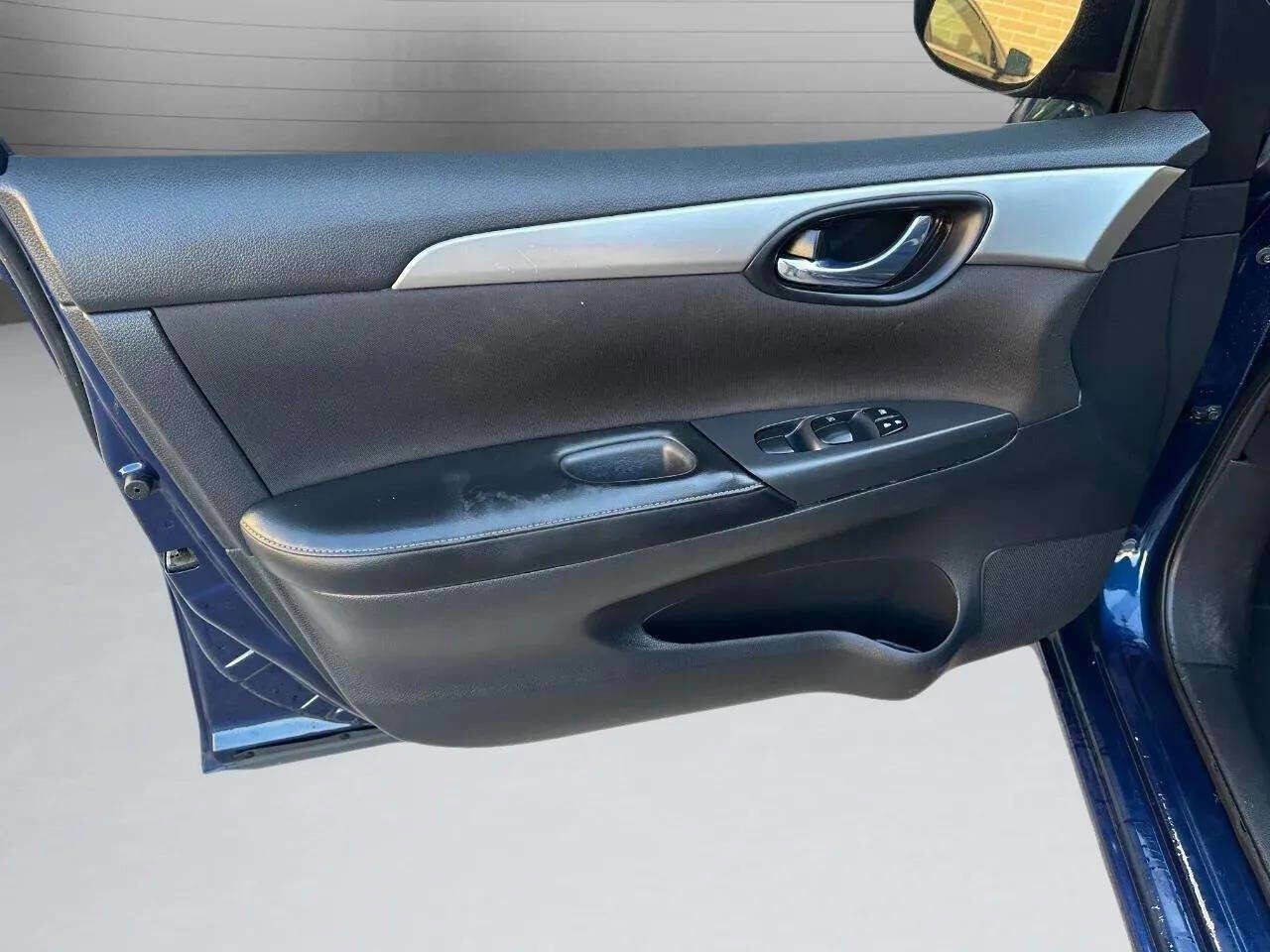 Used 2017 Nissan Sentra S image 29