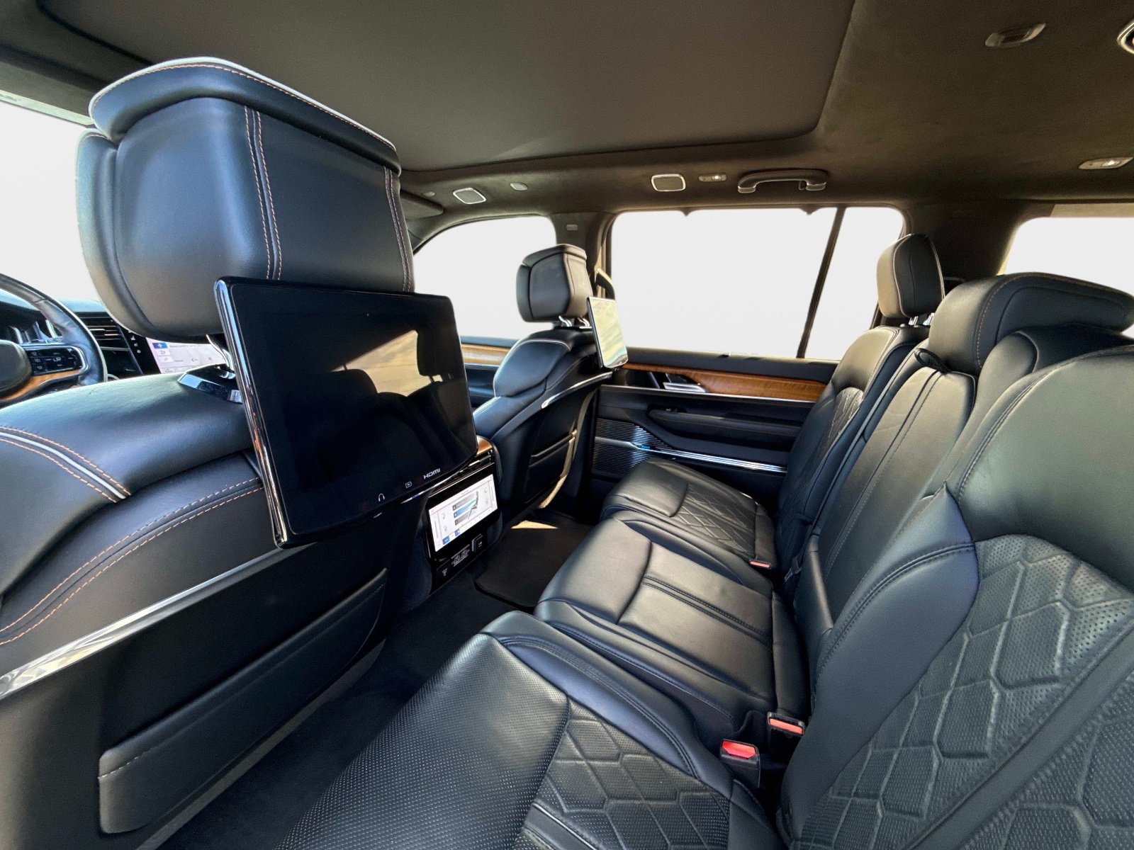 Used 2022 Jeep Grand Wagoneer Series III w/ Rear Seat Video Group 1 AWD/4WD image 21