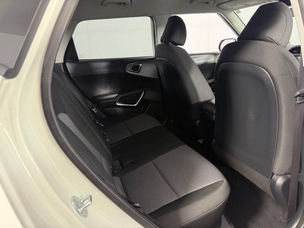 Used 2025 Kia Soul LX FWD image 31