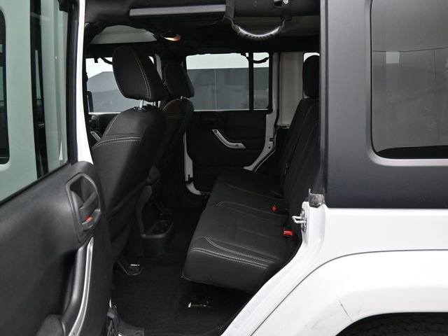 Used 2016 Jeep Wrangler Unlimited Sahara w/ Connectivity Group image 28