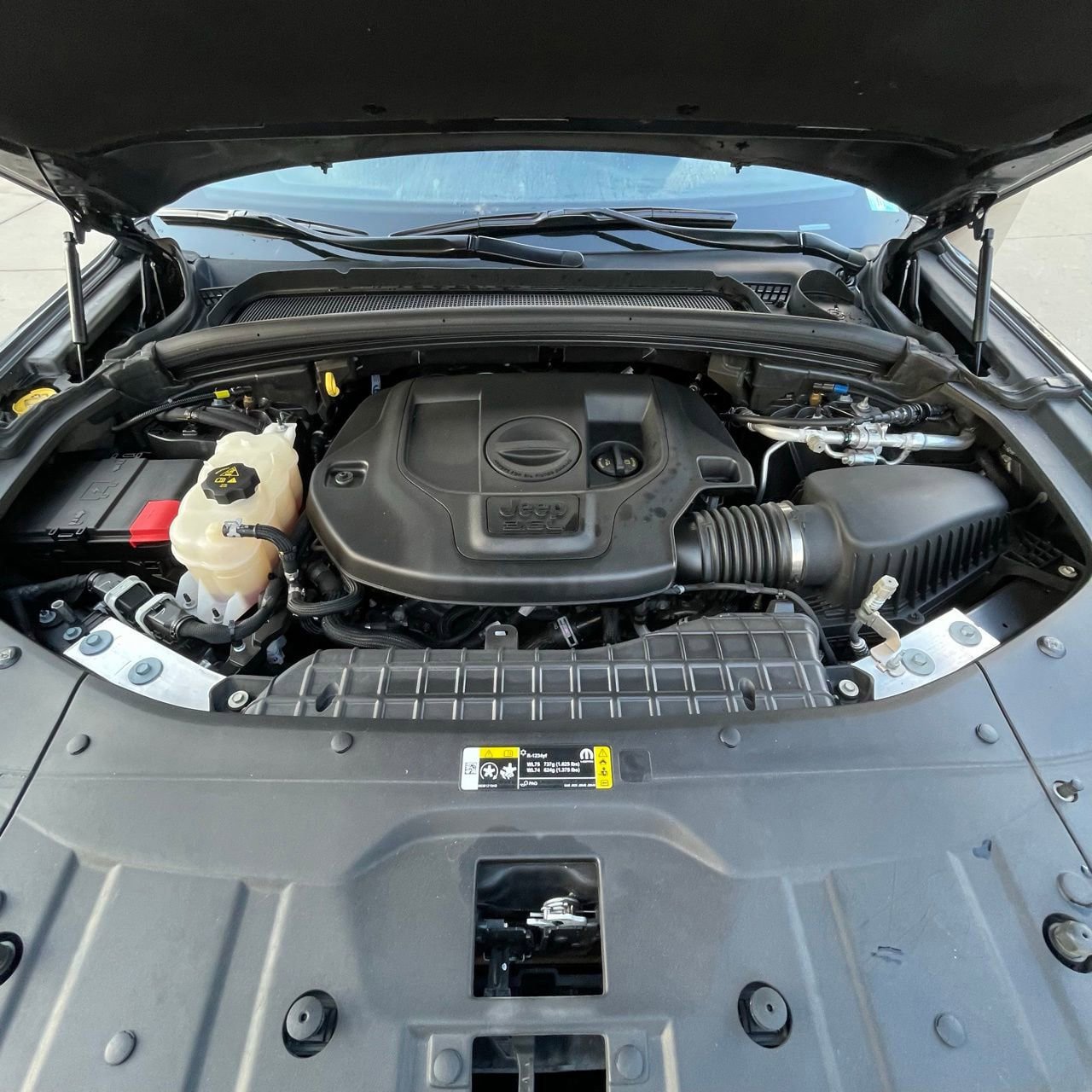 Used 2023 Jeep Grand Cherokee Overland AWD/4WD image 27