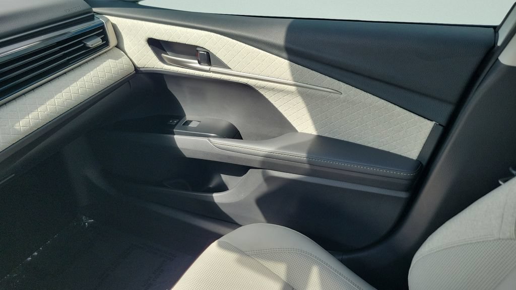 Used 2026 Toyota Camry XLE FWD image 13