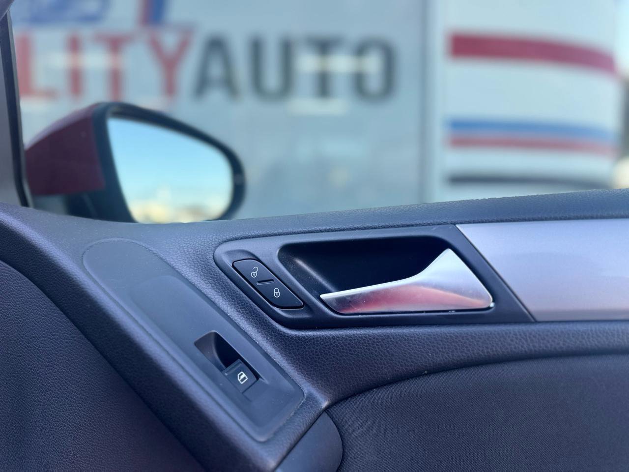 Used 2013 Volkswagen Golf 2.5L Conv & Sunroof 4 Door PZE image 42