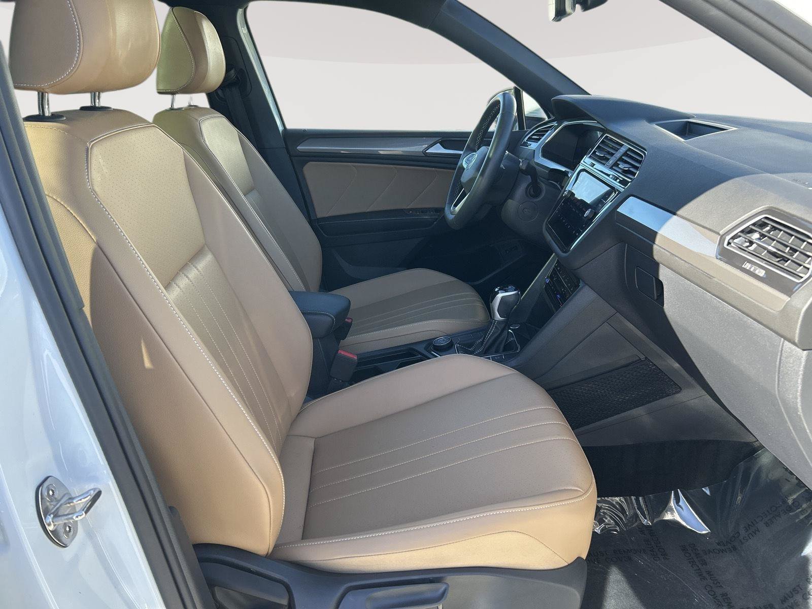 Certified 2024 Volkswagen Tiguan SE w/ Panoramic Sunroof Package AWD/4WD image 20