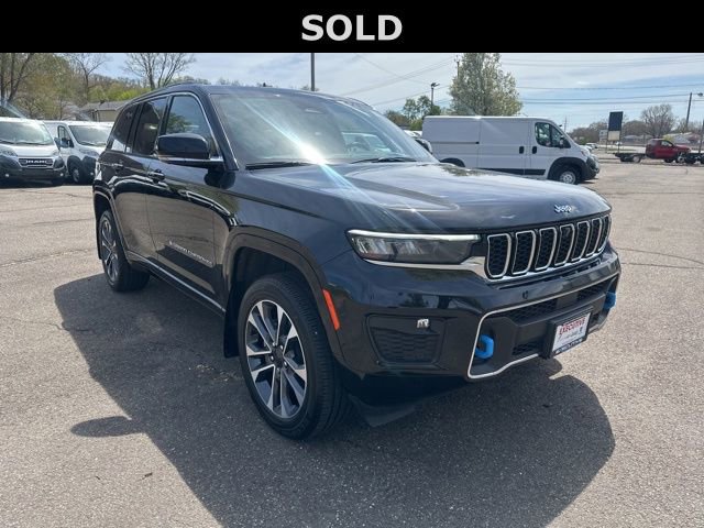Used 2024 Jeep Grand Cherokee Overland w/ Advanced Protech Group III AWD/4WD image 3
