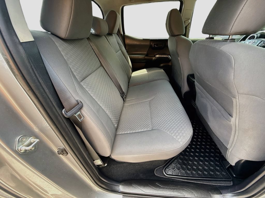 Used 2021 Toyota Tacoma TRD Sport AWD/4WD image 29