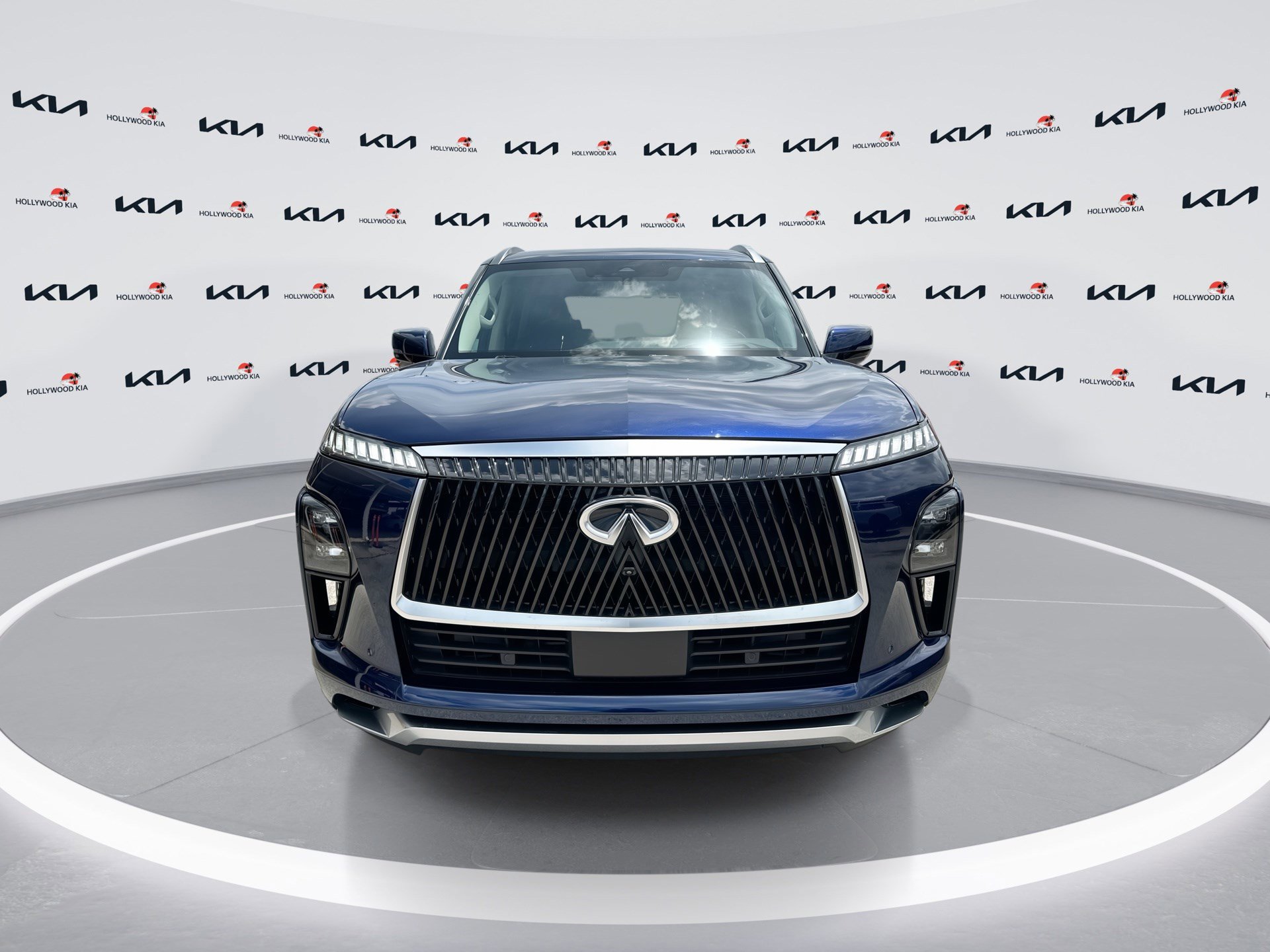 Used 2025 INFINITI QX80 Luxe RWD image 3