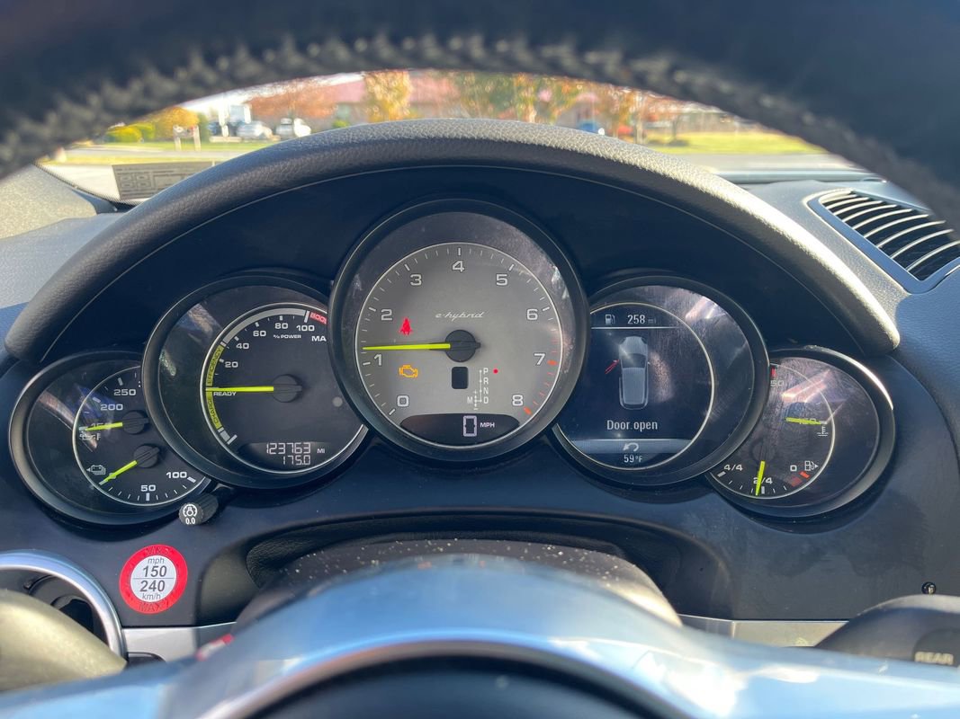 Used 2017 Porsche Cayenne S Platinum image 17