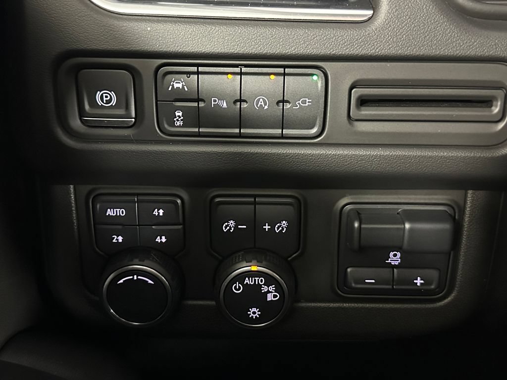 Used 2021 Chevrolet Tahoe LT w/ LT Signature Package AWD/4WD image 23