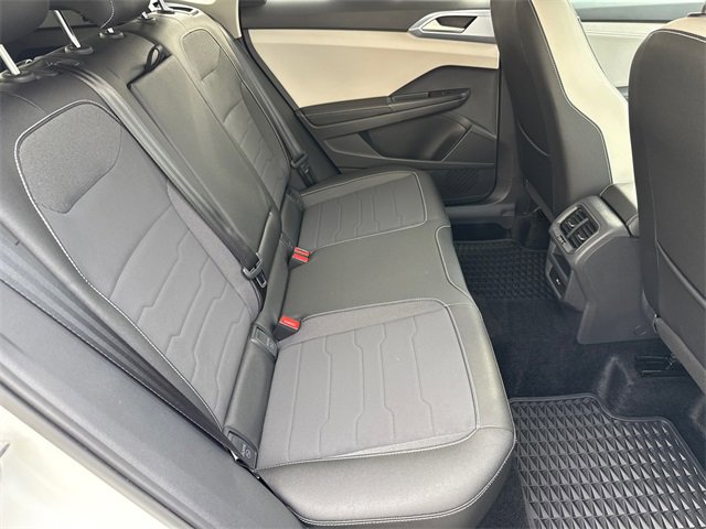 Used 2025 Volkswagen Taos SE image 18