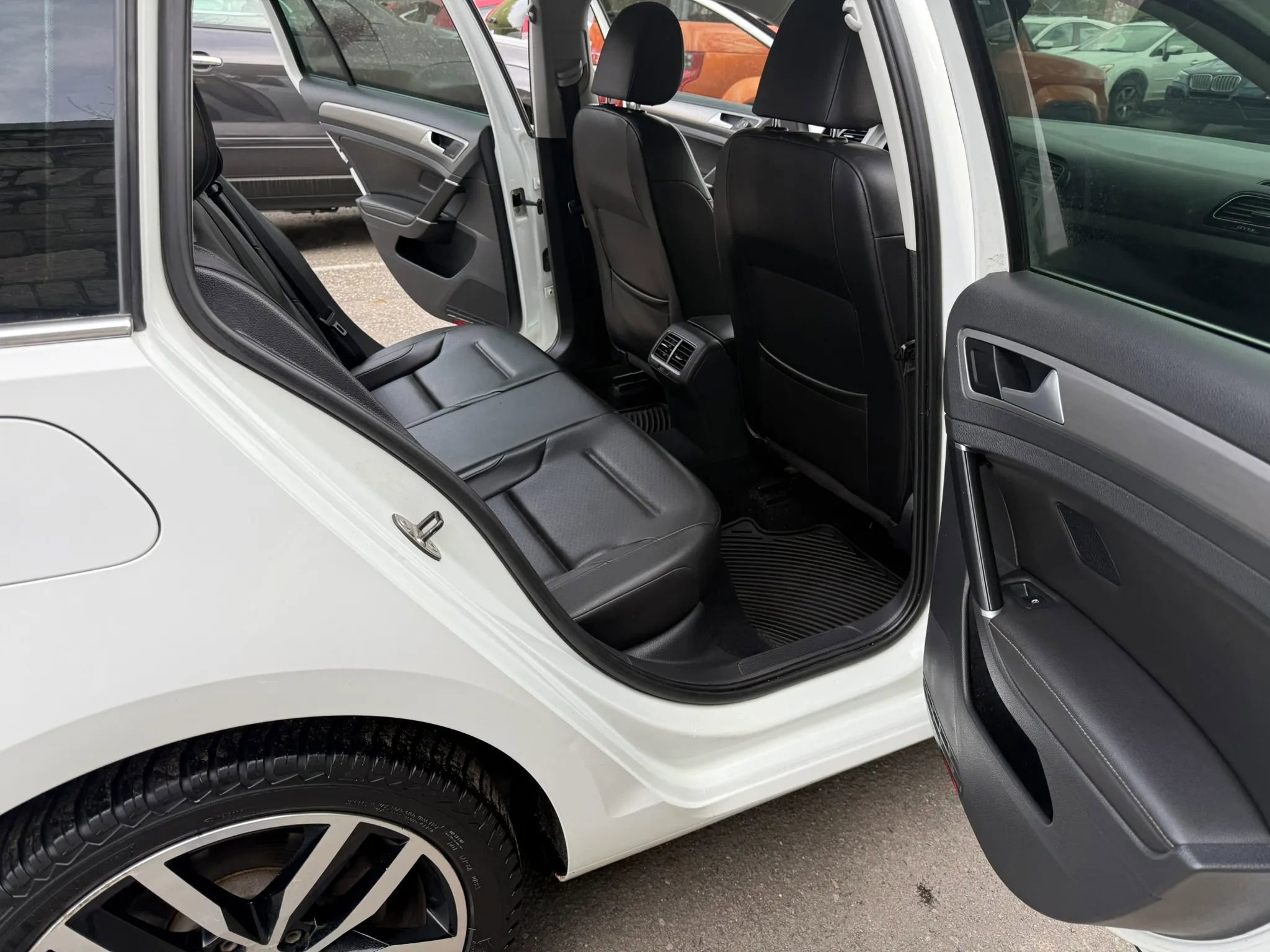 Used 2016 Volkswagen Golf Limited Edition FWD image 15