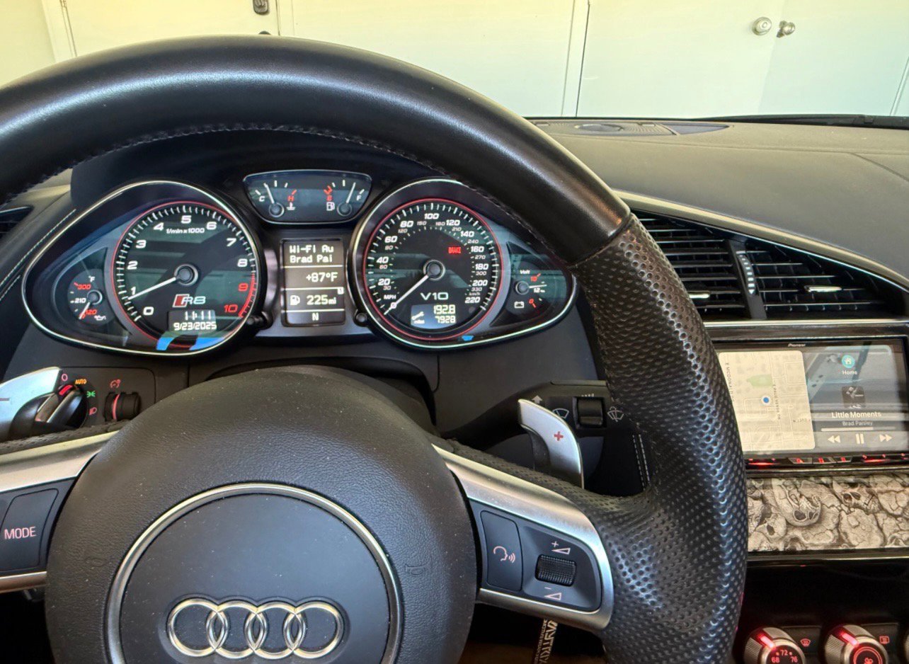 Used 2015 Audi R8 V10 w/ Full Leather Package image 8