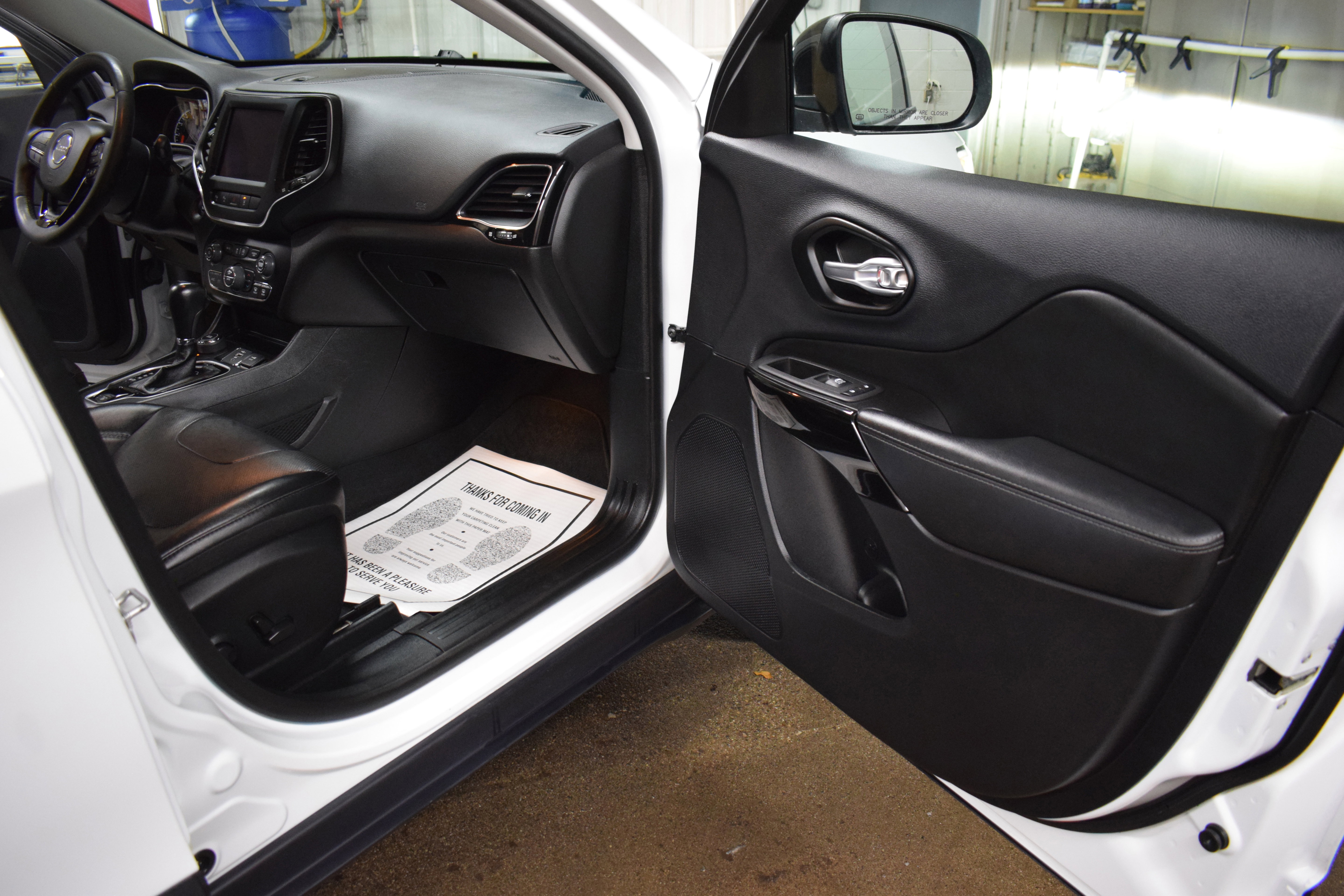 Used 2023 Jeep Cherokee Altitude Lux image 6