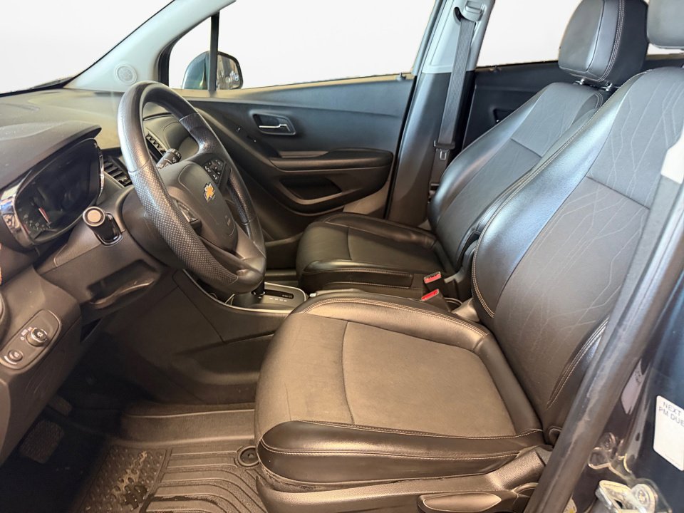 Used 2021 Chevrolet Trax LT FWD image 11