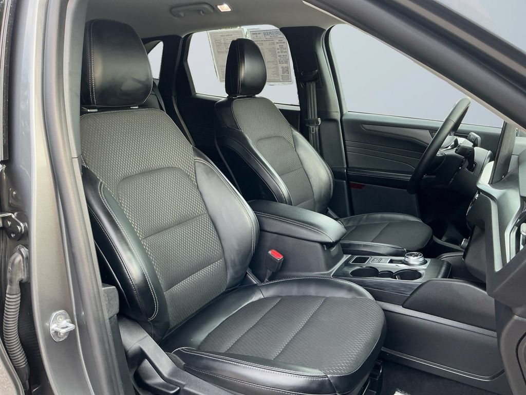 Used 2025 Ford Escape SE FWD image 16