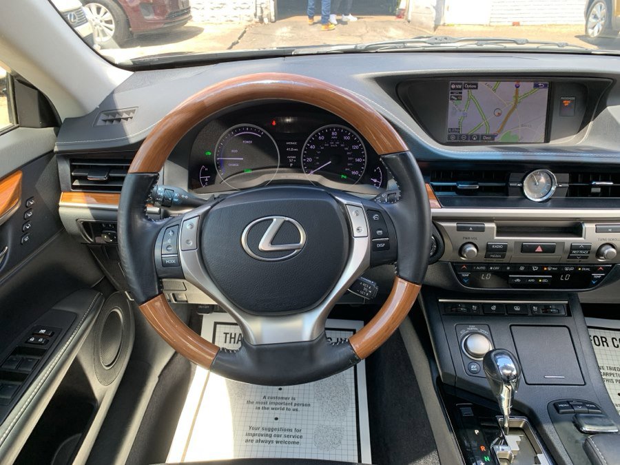 Used 2015 Lexus ES 300h w/ Navigation System Package FWD image 16