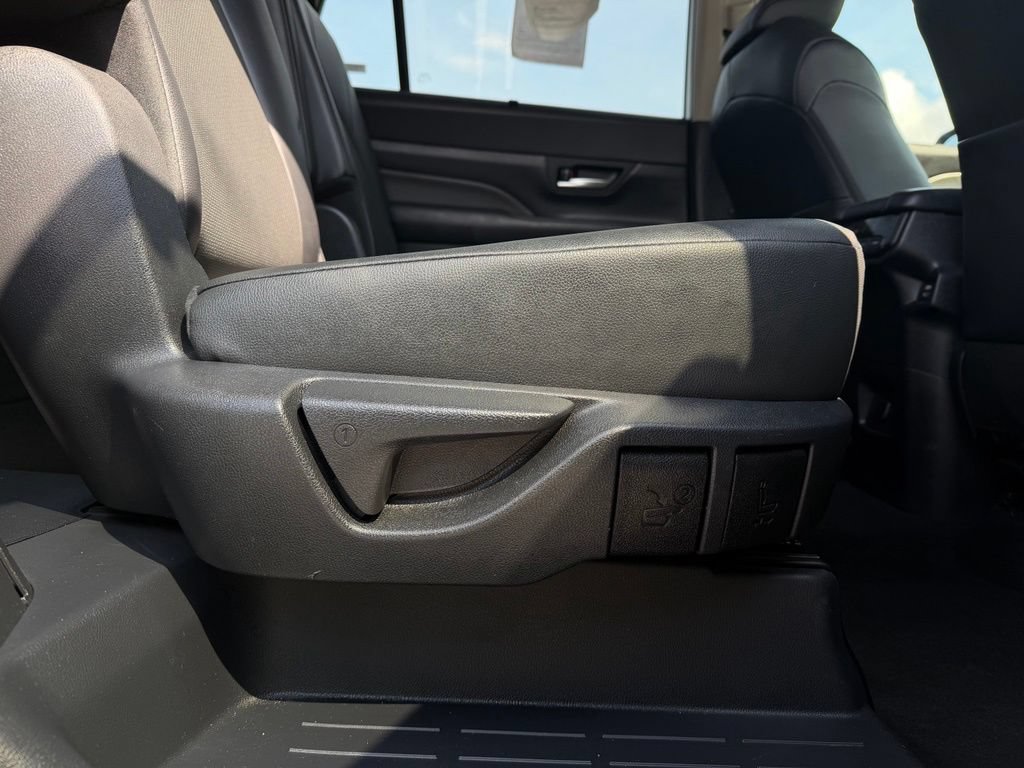 Used 2025 Toyota Grand Highlander AWD image 36