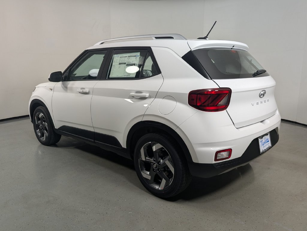 New 2026 Hyundai Venue SEL FWD image 5