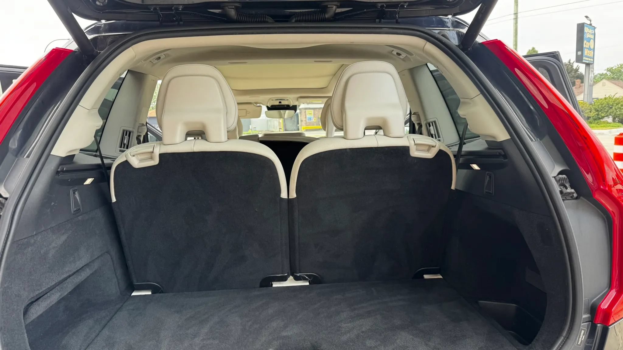 Used 2016 Volvo XC90 T6 Momentum w/ Momentum Plus Package AWD/4WD image 23