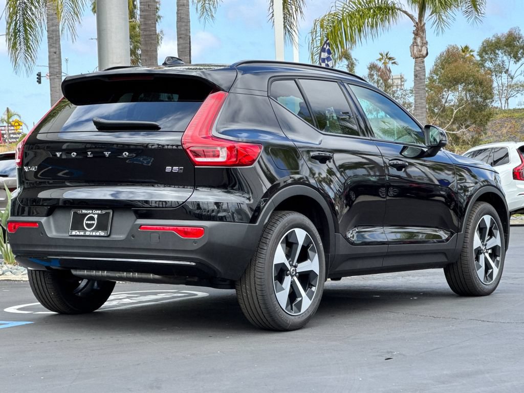 New 2026 Volvo XC40 B5 Core w/ Climate Package AWD/4WD image 5