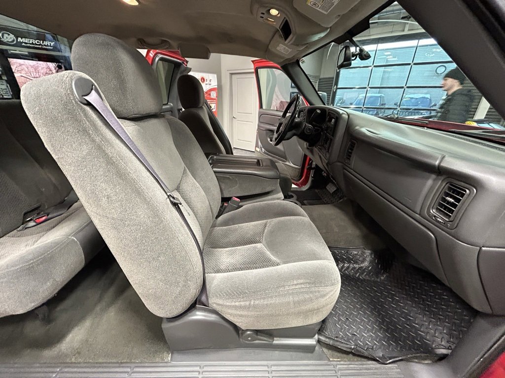 Used 2005 Chevrolet Silverado 2500 LS image 38