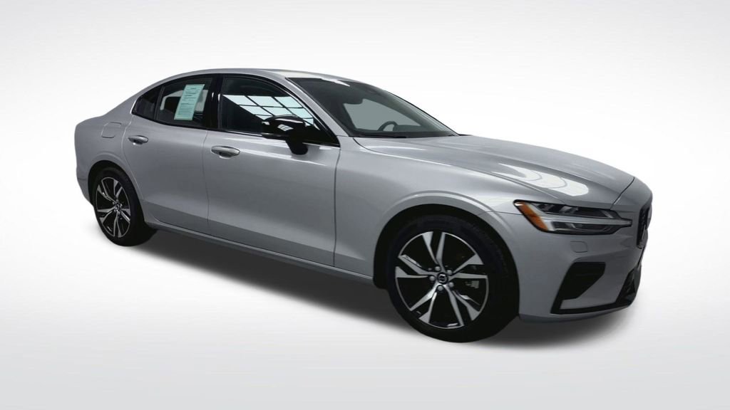 Used 2025 Volvo S60 B5 Core image 18