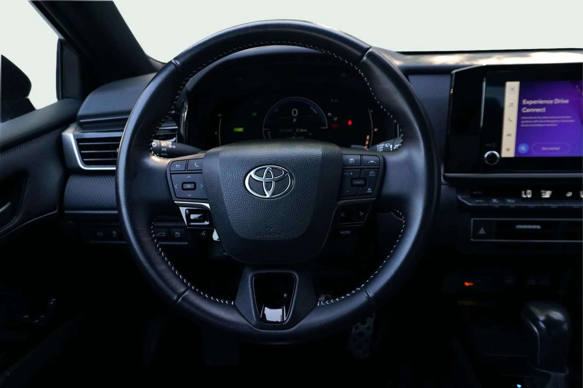 Used 2025 Toyota Camry SE FWD image 25