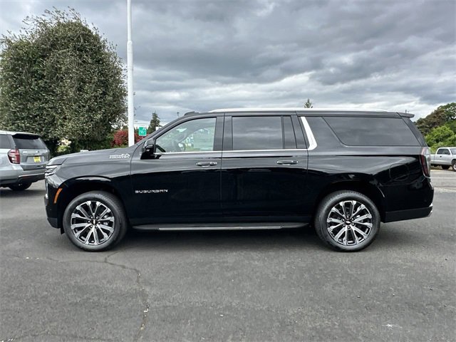 Used 2025 Chevrolet Suburban High Country w/ Sun And Tow Package image 10