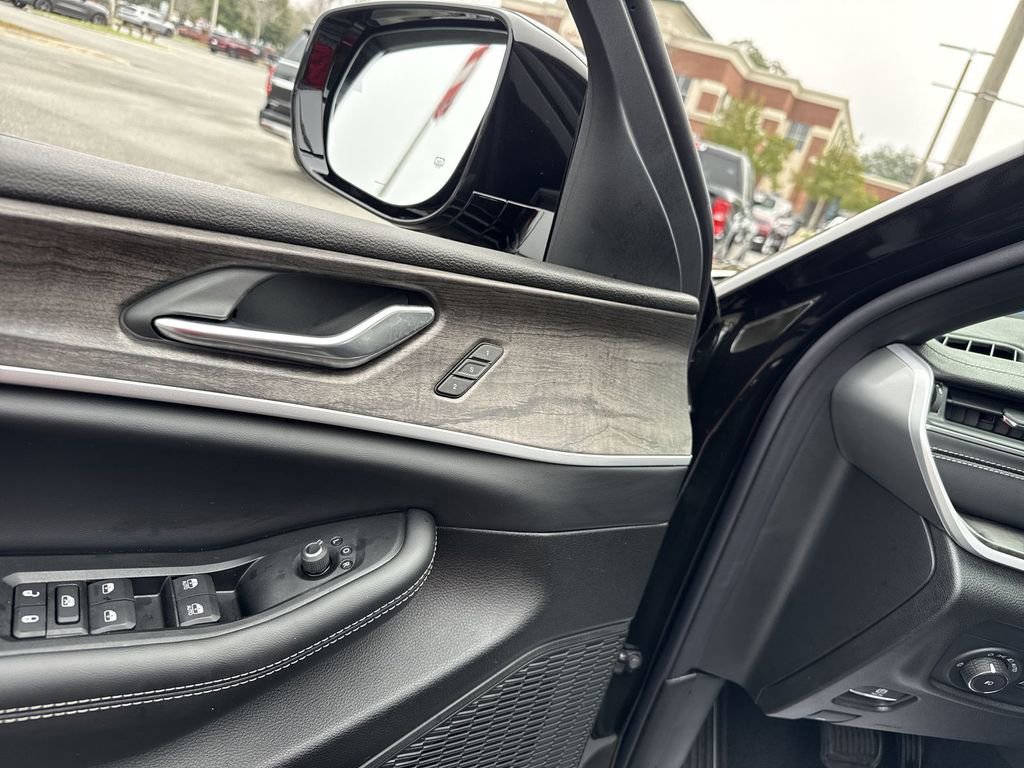 New 2025 Jeep Grand Cherokee Limited w/ Trailer Tow Package image 12