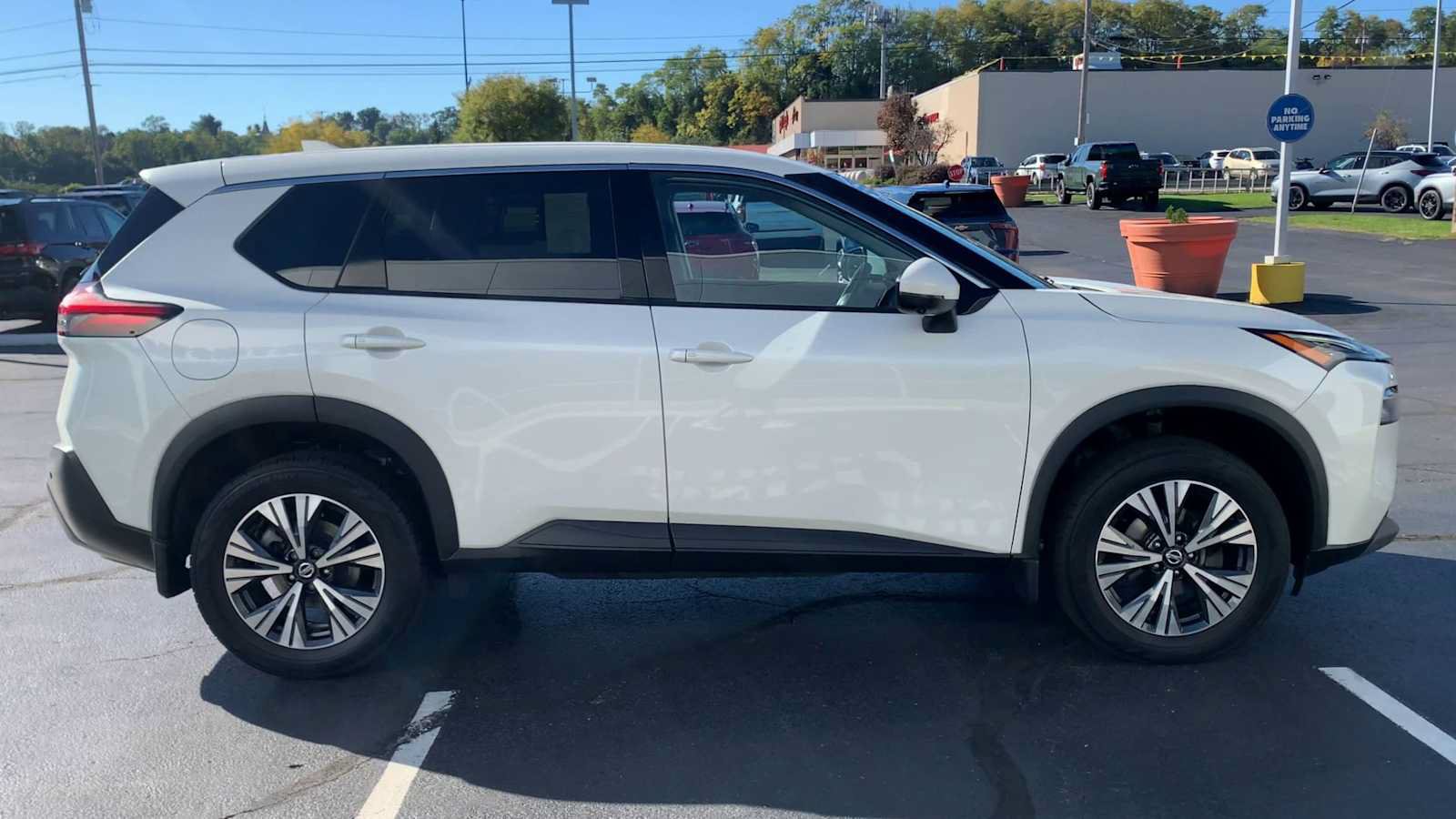 Used 2021 Nissan Rogue SV AWD/4WD image 9