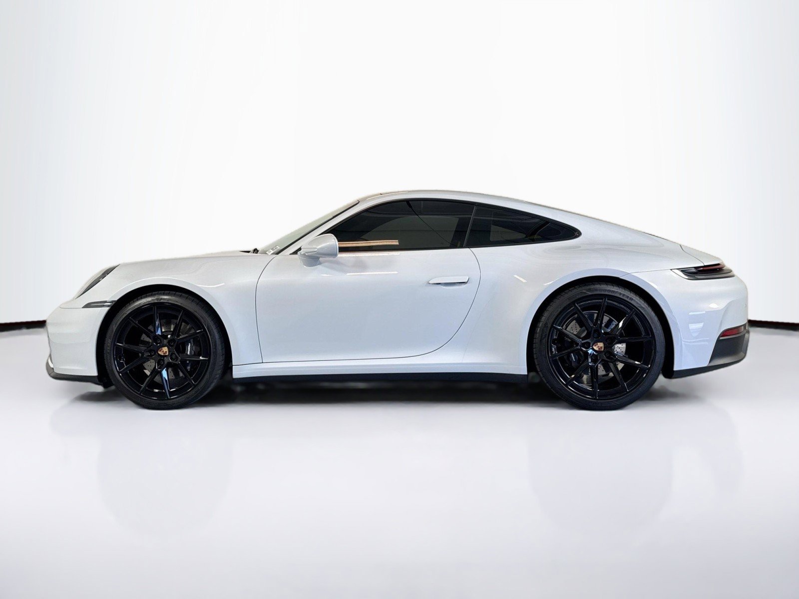 Used 2025 Porsche 911 Carrera image 2