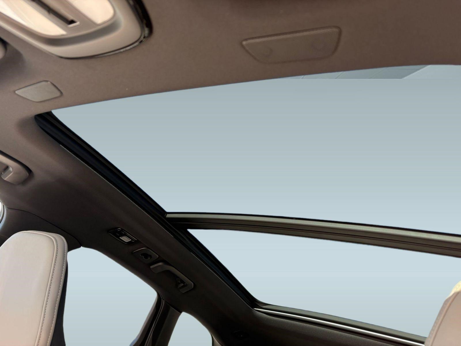 New 2026 Volvo XC60 B5 Plus w/ Climate Package image 15