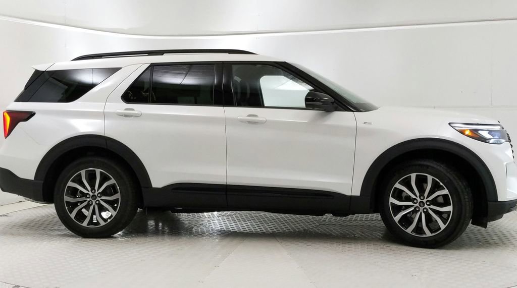 New 2025 Ford Explorer ST-Line w/ Premium Package image 2