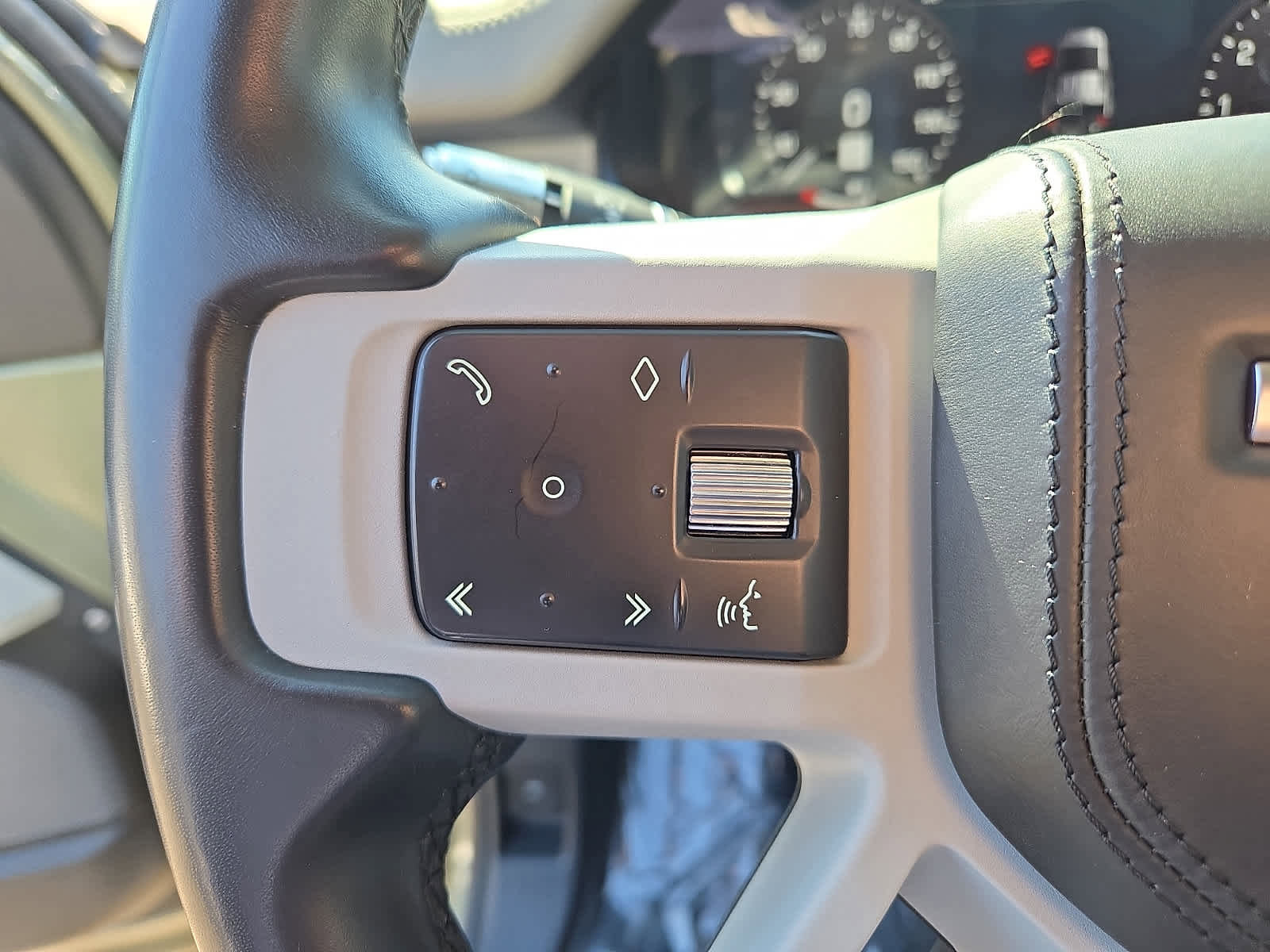 Used 2020 Land Rover Defender 110 HSE image 24