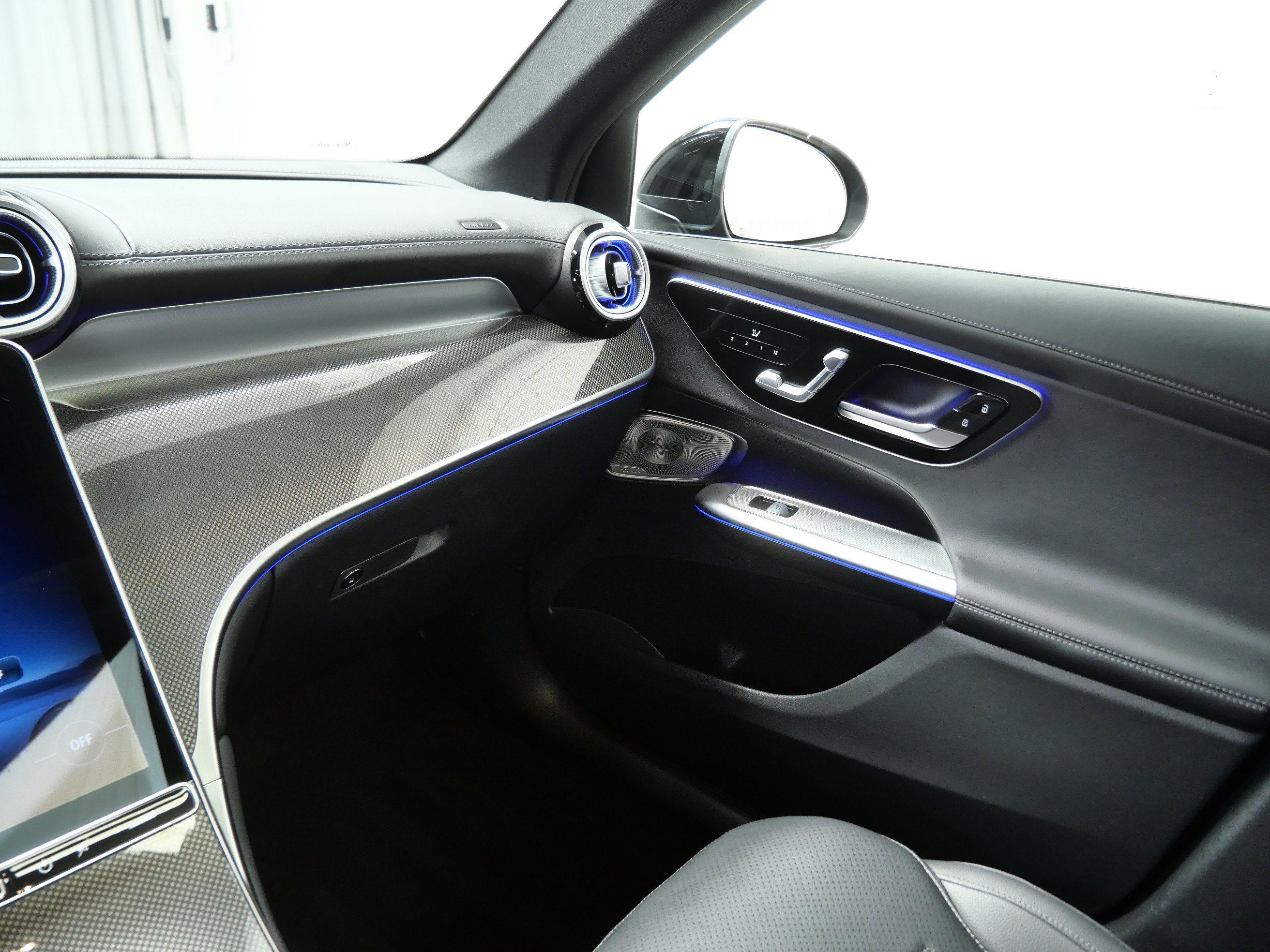 Used 2025 Mercedes-Benz GLC 300 4MATIC image 20