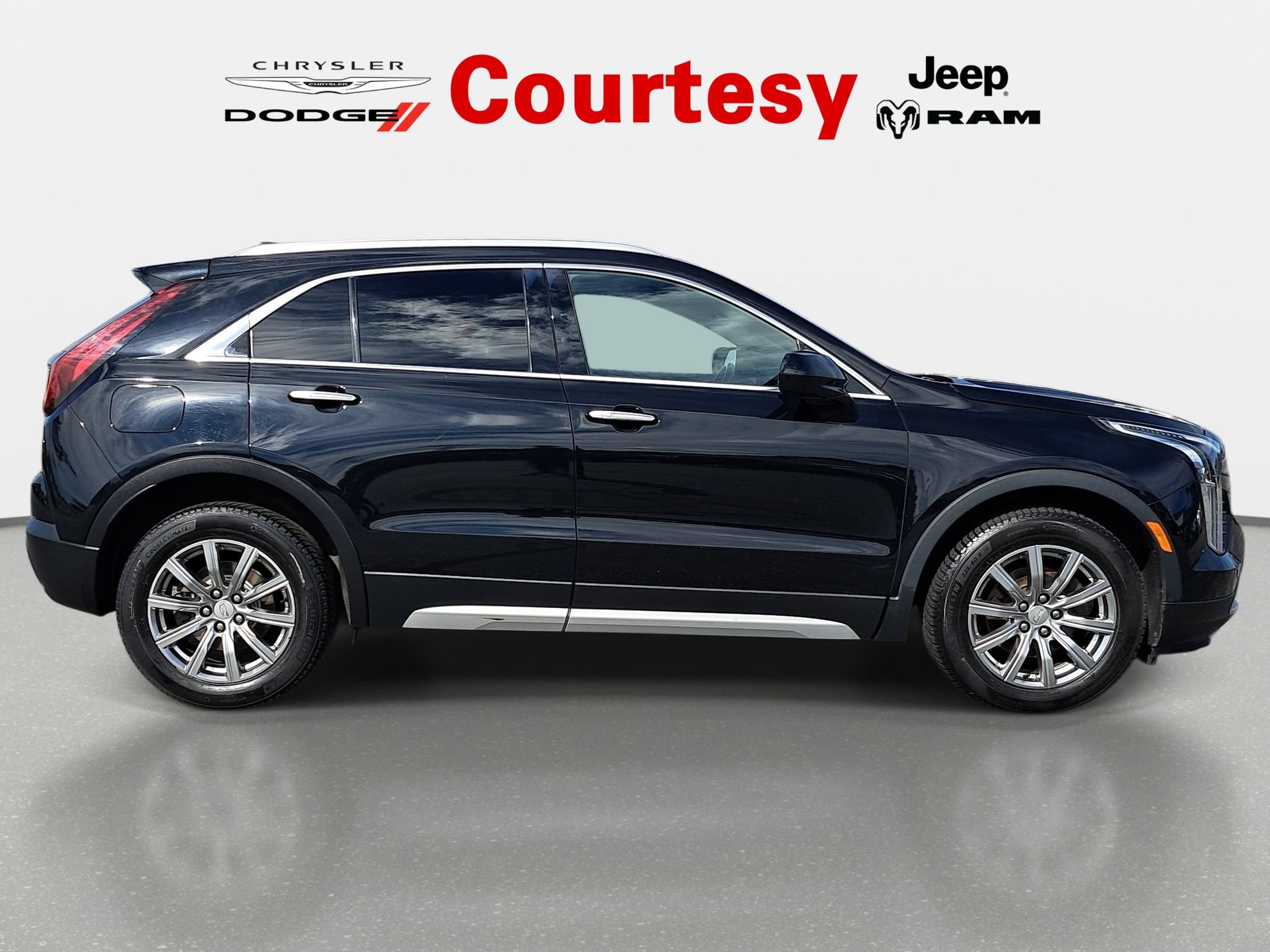 Used 2019 Cadillac XT4 Premium Luxury AWD/4WD image 3