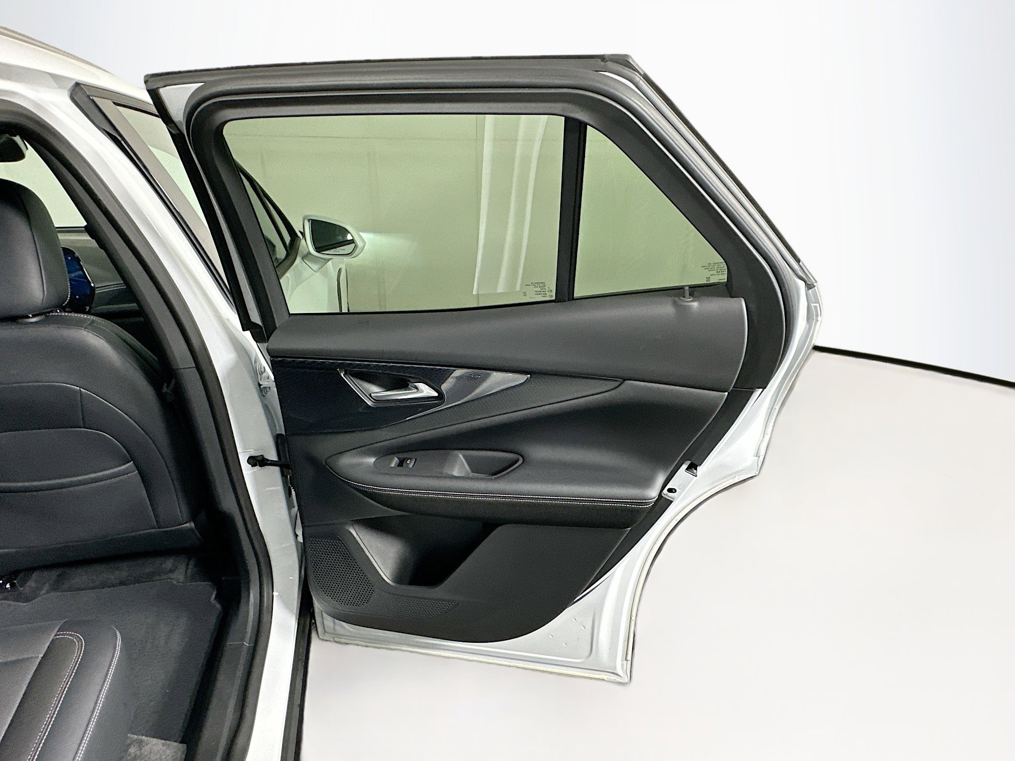 Used 2024 Chevrolet Blazer EV LT AWD/4WD image 29