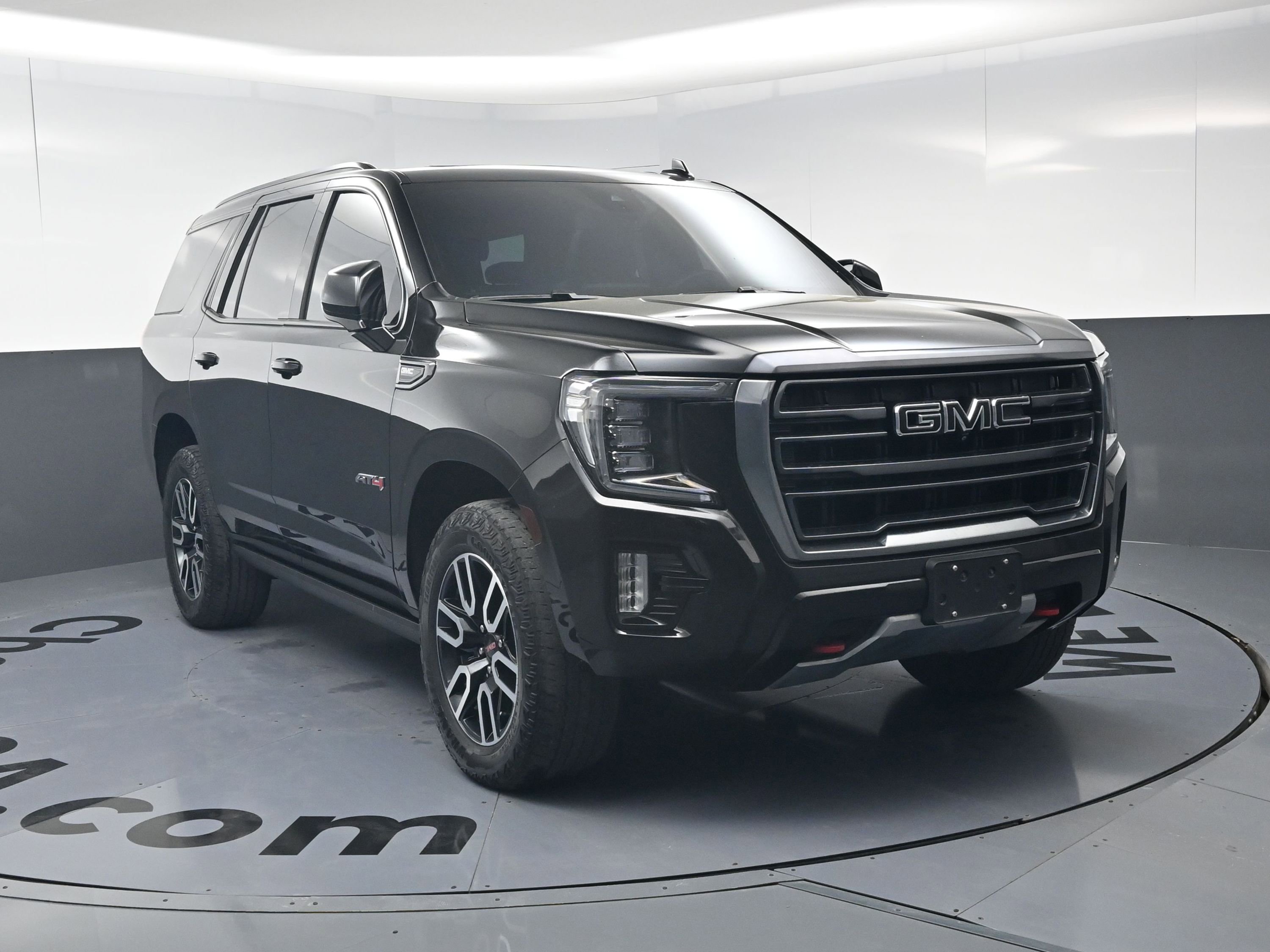 Used 2024 GMC Yukon AT4 w/ Technology Package image 3
