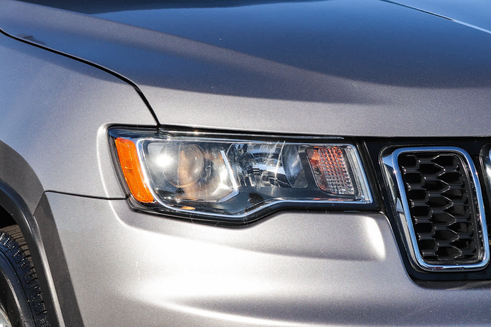 Used 2018 Jeep Grand Cherokee Laredo RWD image 8