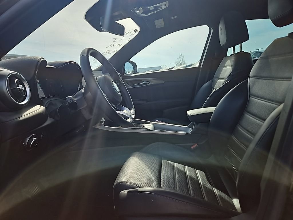Used 2024 Alfa Romeo Tonale Ti w/ Premium Interior Package image 15