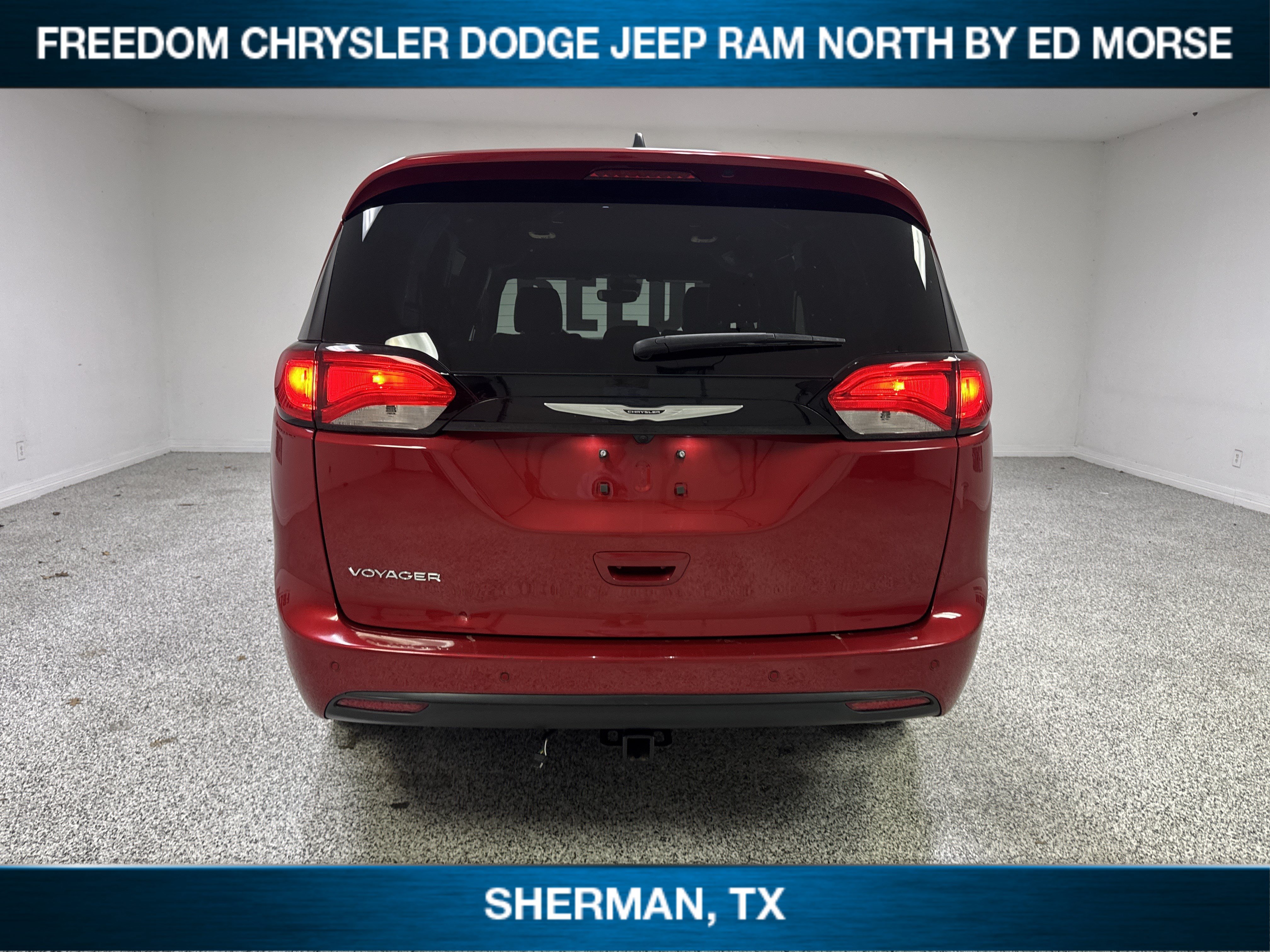 Used 2025 Chrysler Voyager LX FWD image 5
