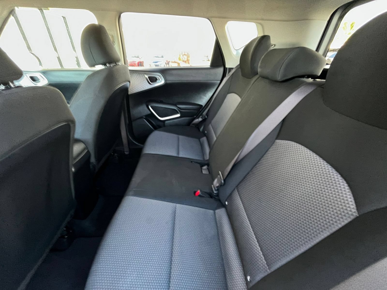 Used 2025 Kia Soul LX w/ LX Technology Package FWD image 22